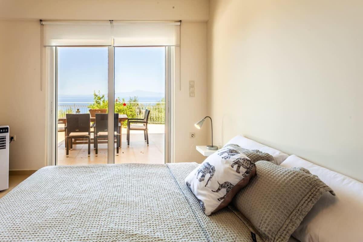 Вілла Aigli Fully Equipped Getaway - Seaview Lux Retreat Каламата Екстер'єр фото